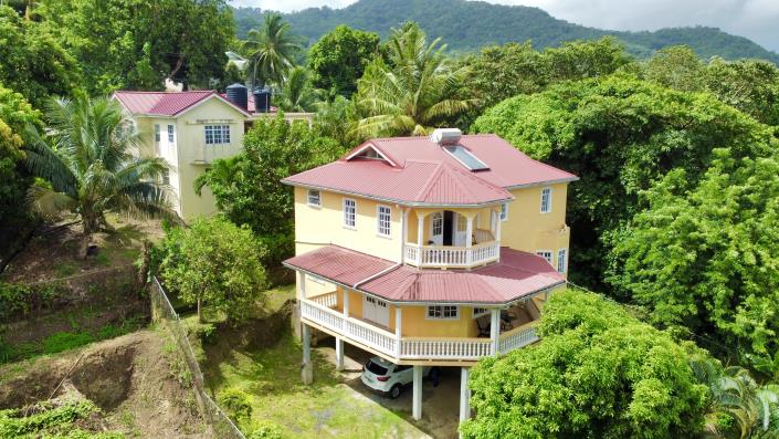 Image No.2-Maison de 5 chambres à vendre à Gros Islet