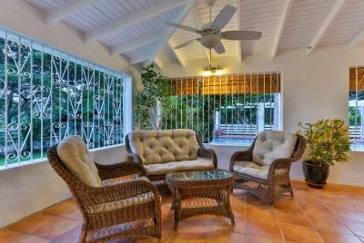 Kaye-Blanche-Verandah-Corner-Evening-850x570