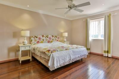 Kaye-Blanche-Upstairs-Pink-Bedroom-850x570