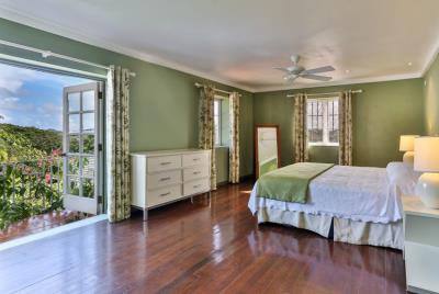 Kaye-Blanche-Upstairs-Green-Bedroom-850x570