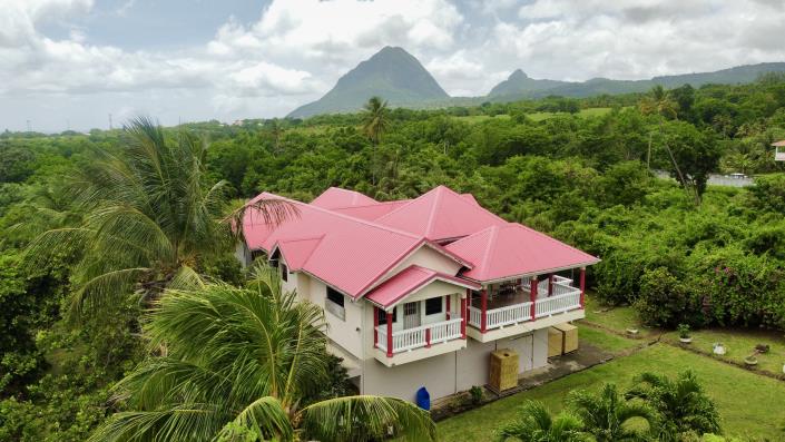 Image No.1-6 Bed Semi-Detached for sale