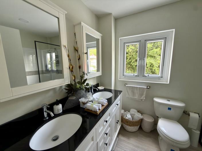 Image No.28-5 Bed House for sale