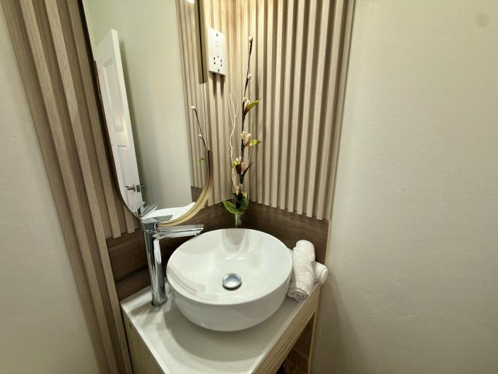 Image No.20-5 Bed House for sale