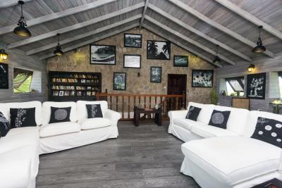 CAP026-LIVING-ROOM-2
