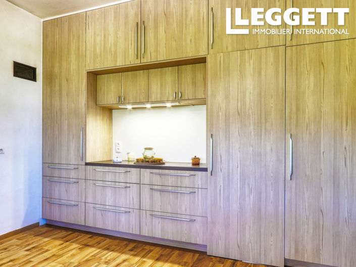 Image No.7-6 Bed House for sale