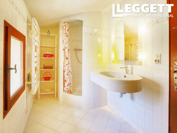 Image No.8-6 Bed House for sale