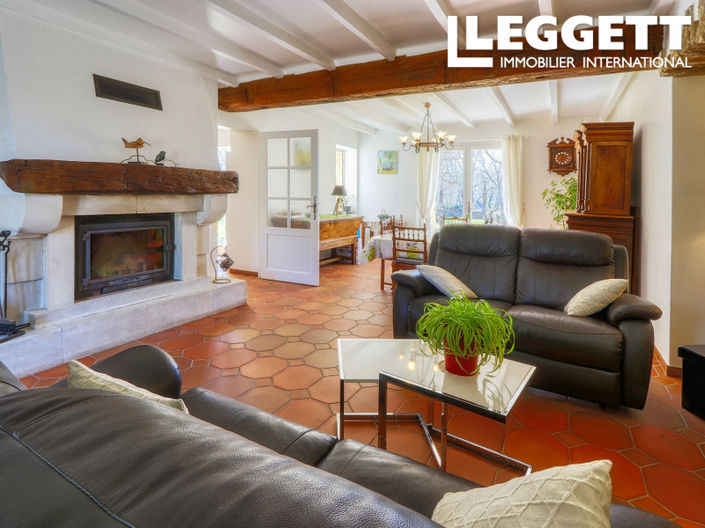 Image No.9-6 Bed House for sale