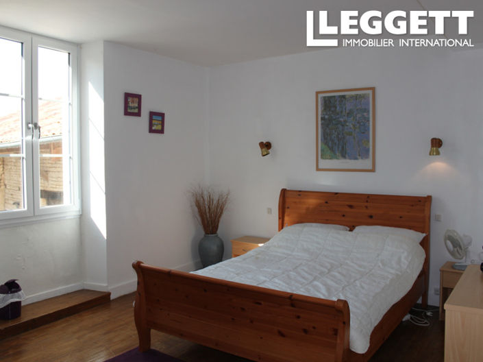 Image No.8-5 Bed House for sale