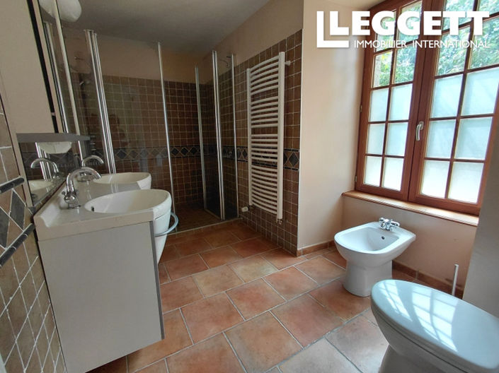 Image No.10-8 Bed House for sale