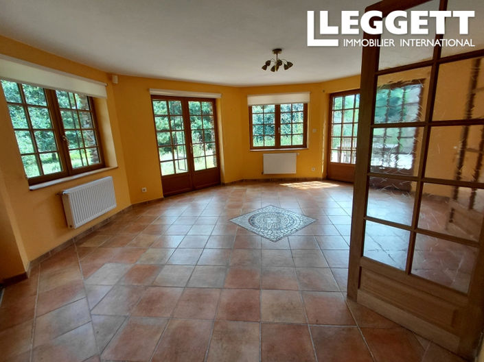 Image No.8-8 Bed House for sale