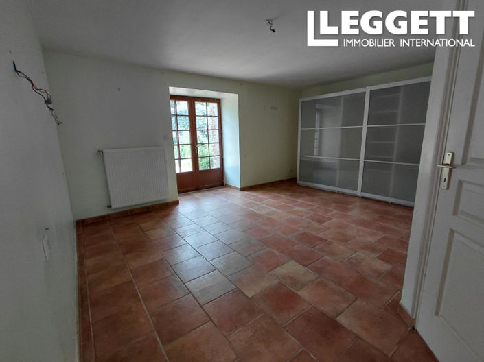 Image No.9-8 Bed House for sale