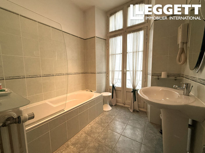 Image No.7-7 Bed House for sale