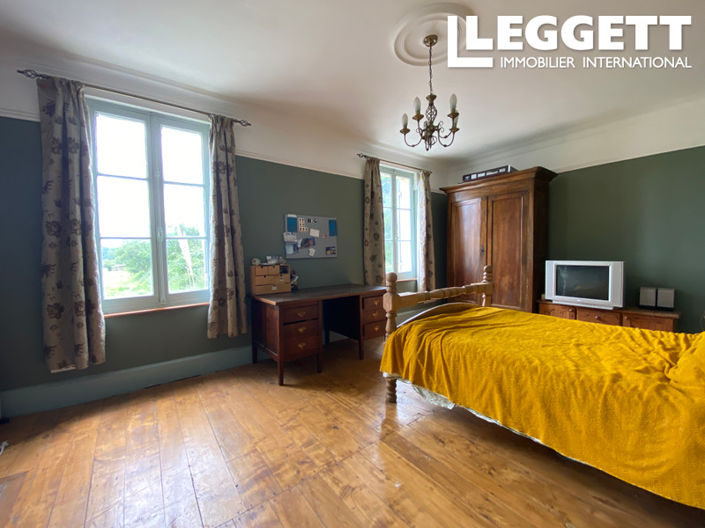 Image No.8-5 Bed House for sale