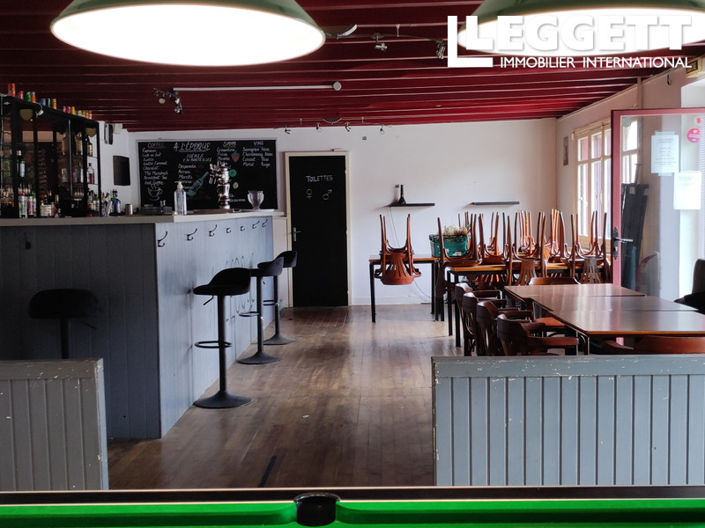 Image No.4-Commercial de 4 chambres à vendre à Brux