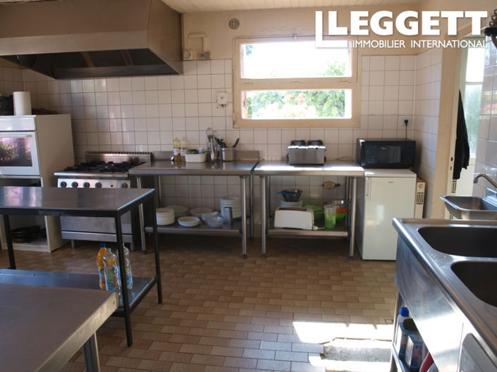 Image No.6-Commercial de 4 chambres à vendre à Brux