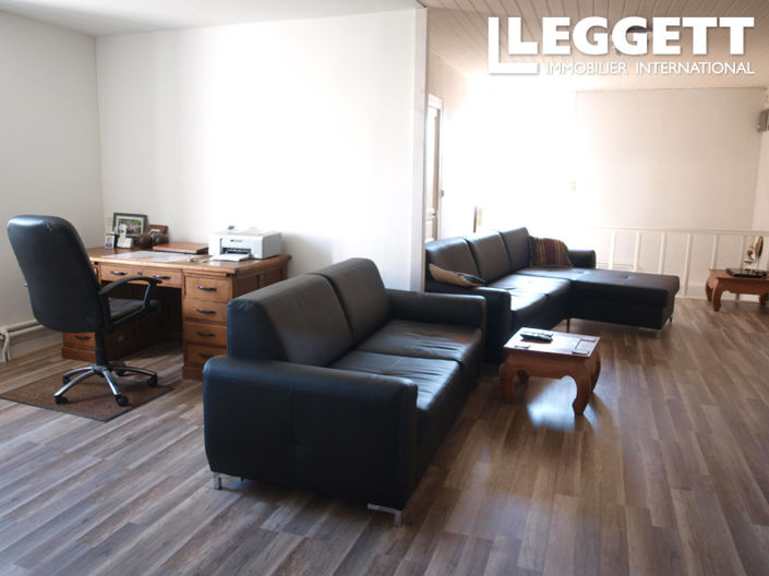 Image No.9-Commercial de 4 chambres à vendre à Brux