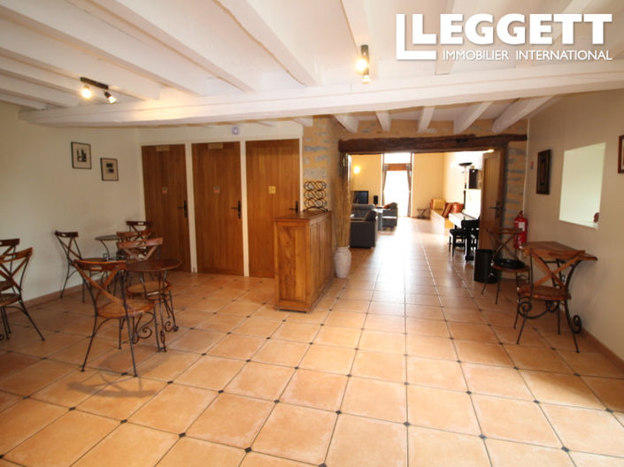 Image No.8-11 Bed Commercial for sale