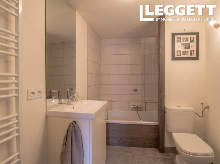 Image No.7-7 Bed House for sale