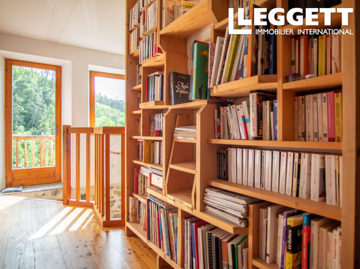 Image No.10-12 Bed House for sale