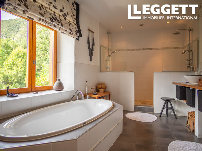 Image No.5-12 Bed House for sale