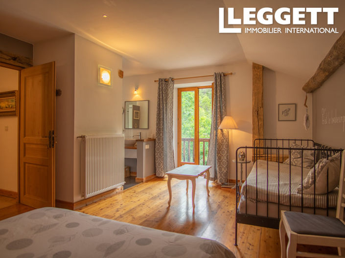 Image No.9-12 Bed House for sale