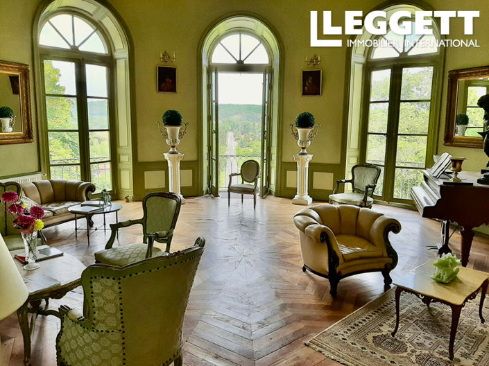 Image No.8-9 Bed Chateaux for sale