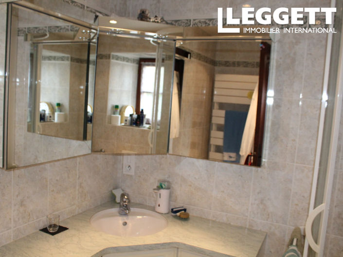 Image No.8-5 Bed House for sale