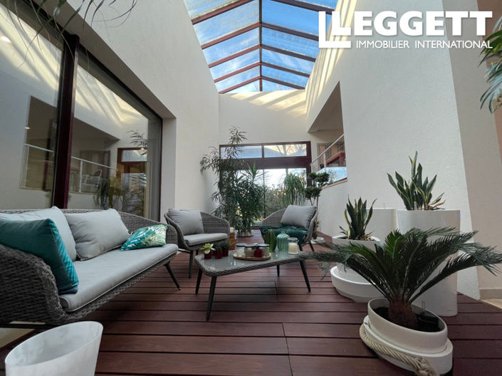 Image No.8-7 Bed House for sale