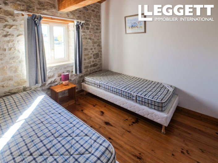 Image No.10-3 Bed House for sale