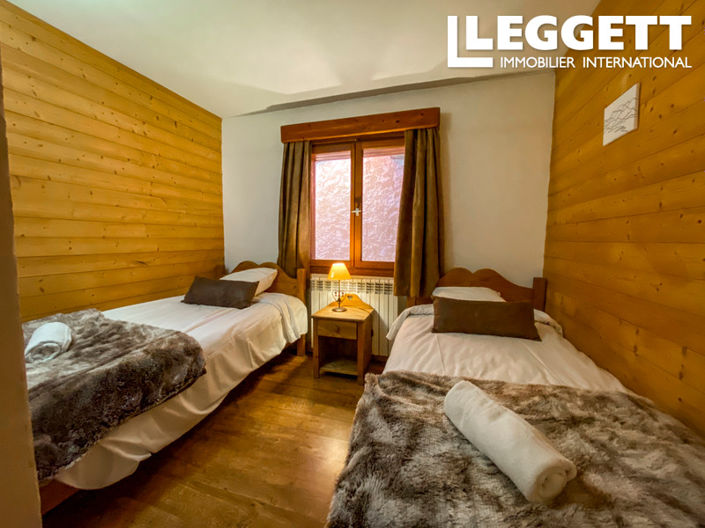 Image No.5-7 Bed House for sale