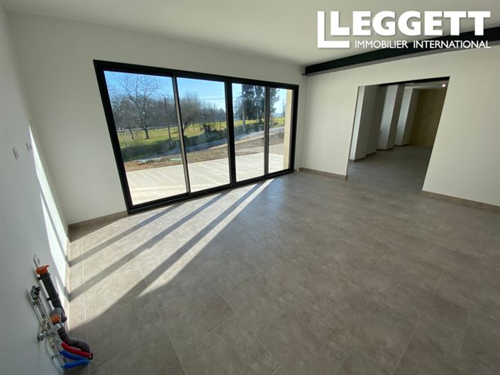 Image No.2-4 Bed House for sale