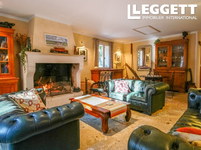 Image No.8-8 Bed House for sale