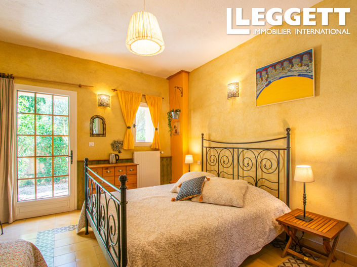 Image No.9-8 Bed House for sale