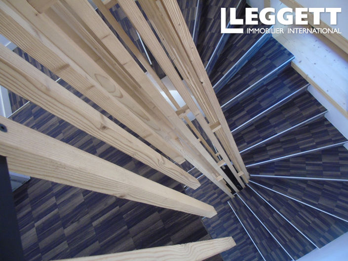 Image No.7-7 Bed House for sale