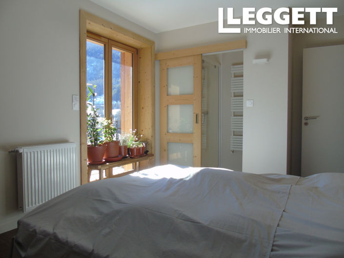 Image No.8-7 Bed House for sale