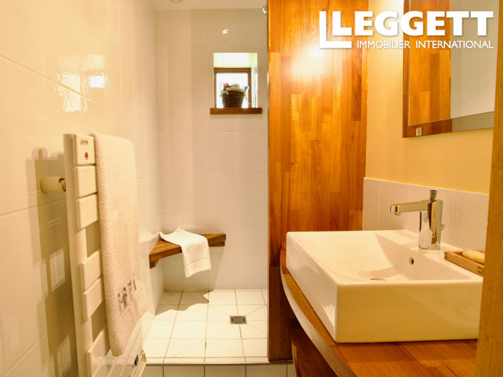 Image No.8-3 Bed House for sale