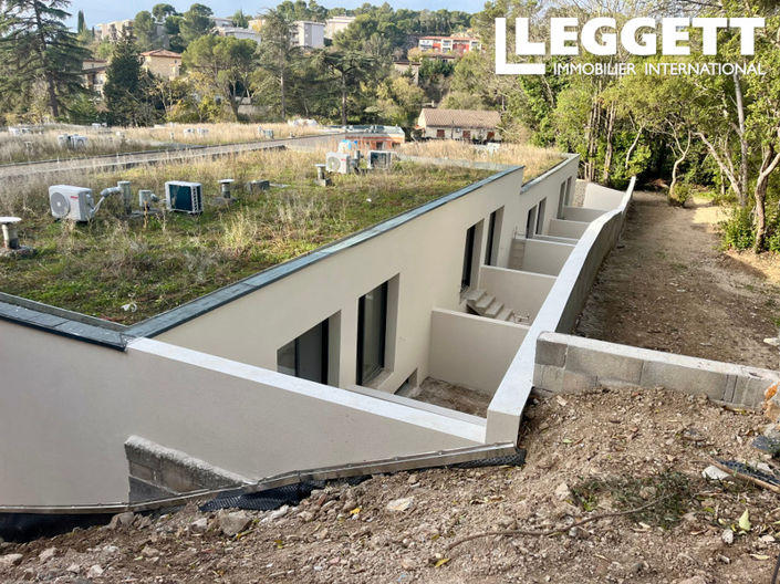 Image No.8-3 Bed House for sale