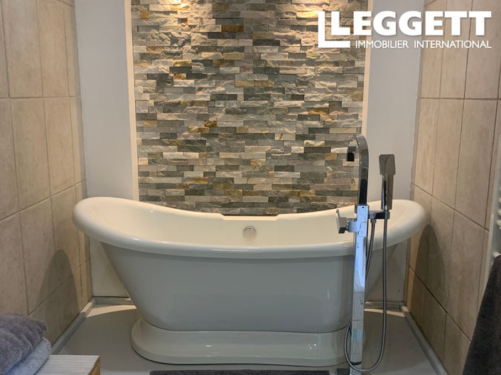 Image No.7-Maison de 8 chambres à vendre à Saint-Quentin-les-Chardonnets