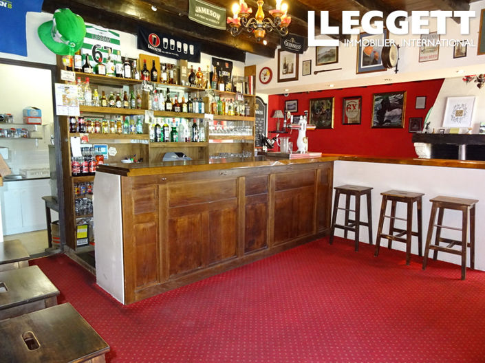 Image No.4-4 Bed Commercial for sale