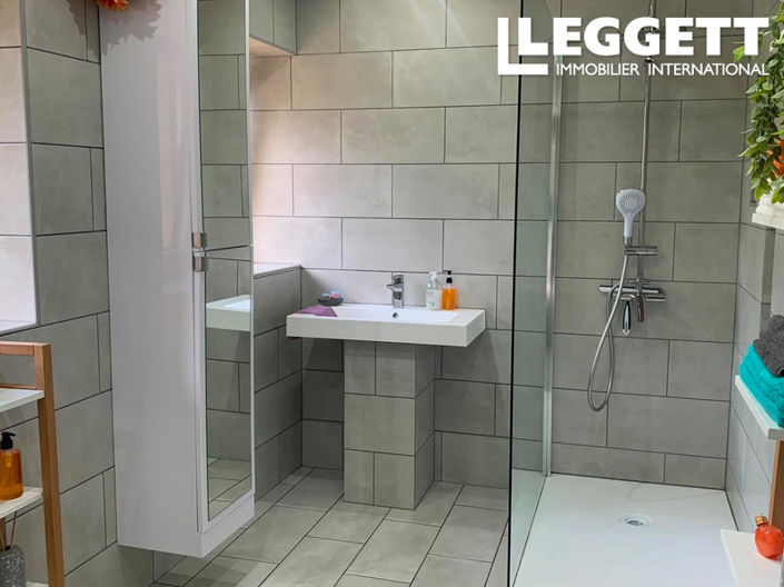 Image No.8-2 Bed House for sale