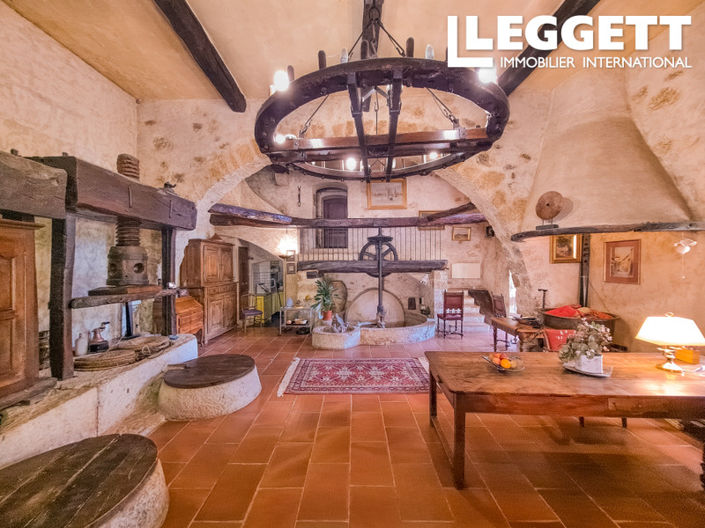 Image No.6-6 Bed House for sale