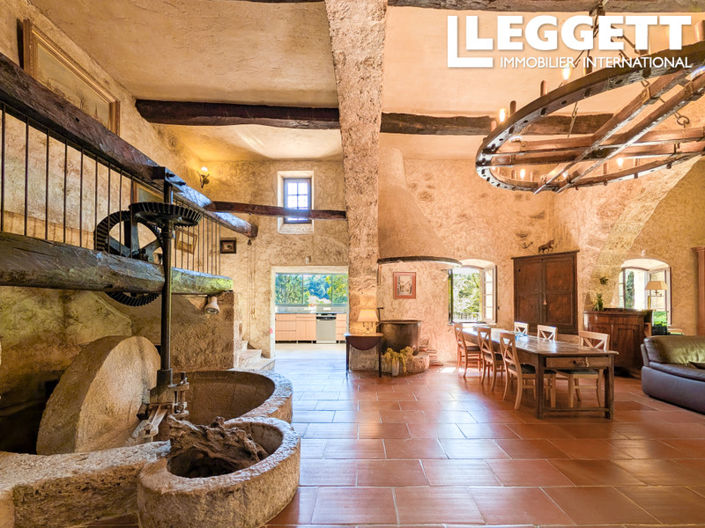 Image No.6-6 Bed House for sale