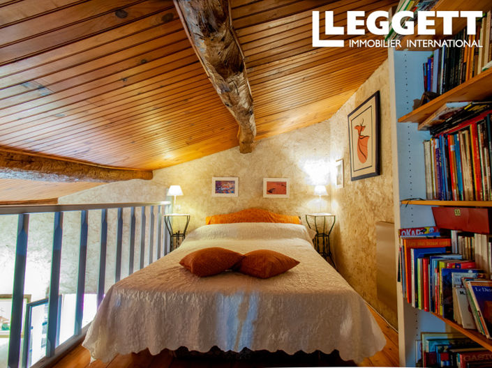 Image No.8-6 Bed House for sale