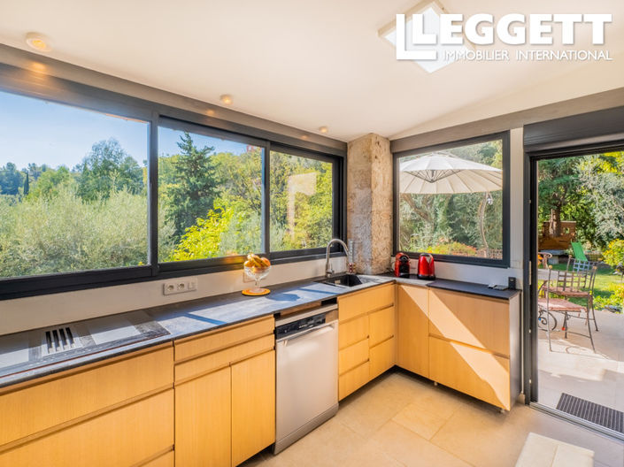 Image No.9-6 Bed House for sale