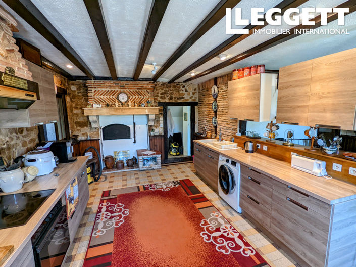 Image No.6-8 Bed House for sale