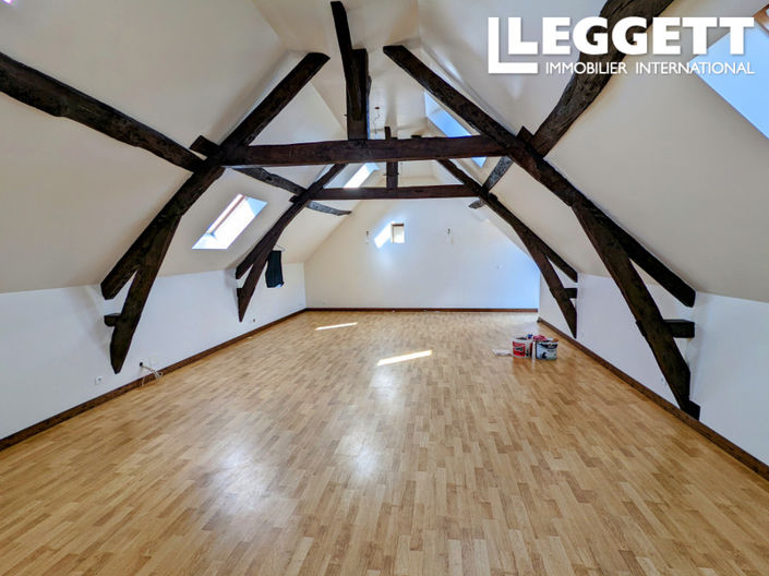 Image No.7-8 Bed House for sale