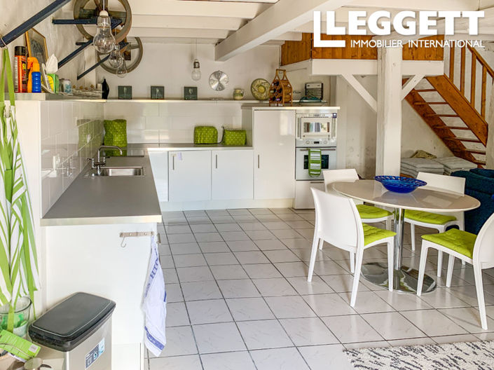 Image No.9-6 Bed House for sale