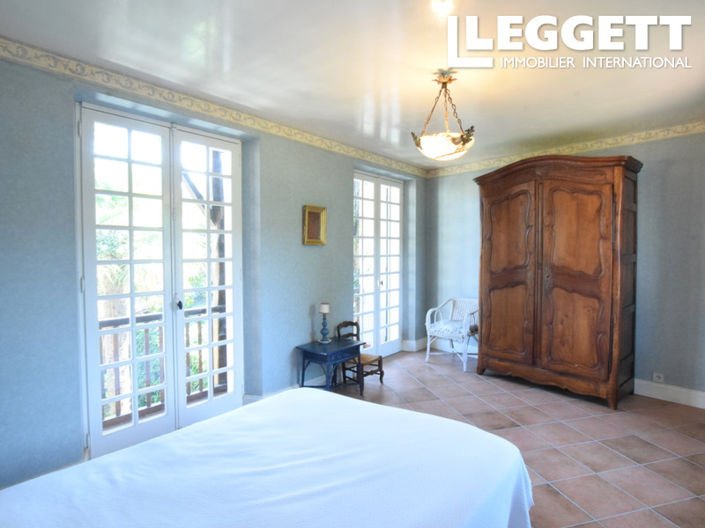 Image No.10-6 Bed House for sale