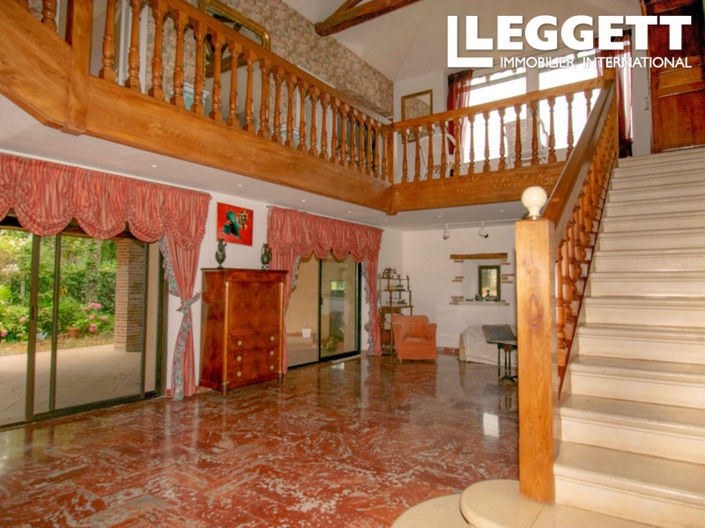 Image No.9-6 Bed House for sale