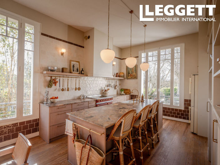 Image No.8-5 Bed House for sale